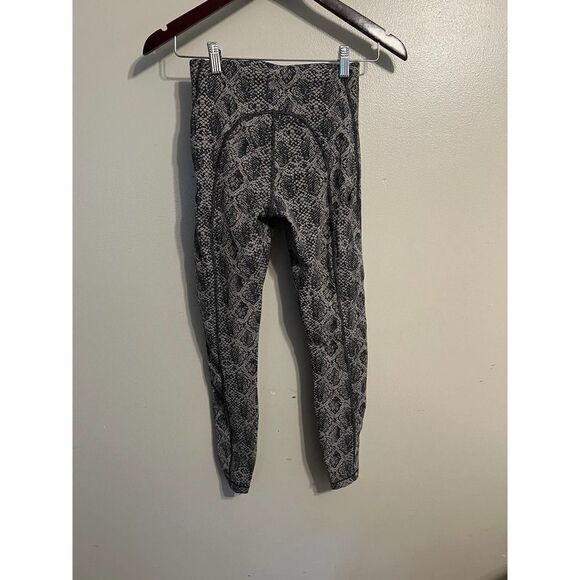 Athleta Ultimate 7/8 Tight Snake Print Sz. XXS - Picture 7 of 7